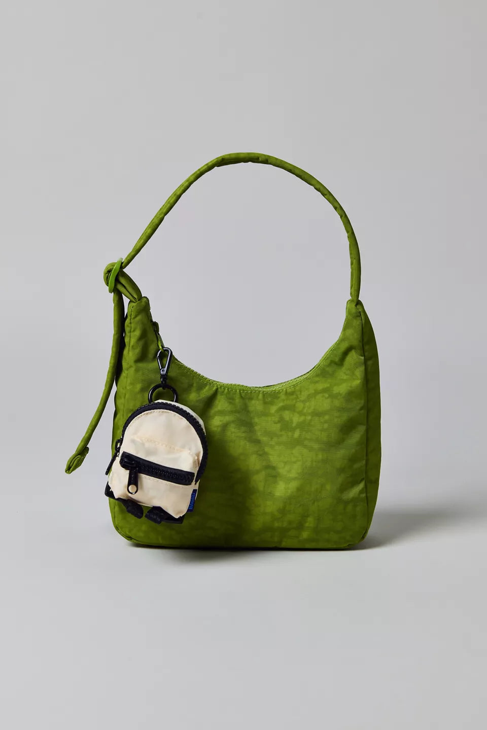 Bolsa BAGGU Mini Shoulder Bag em Nylon Reciclado
