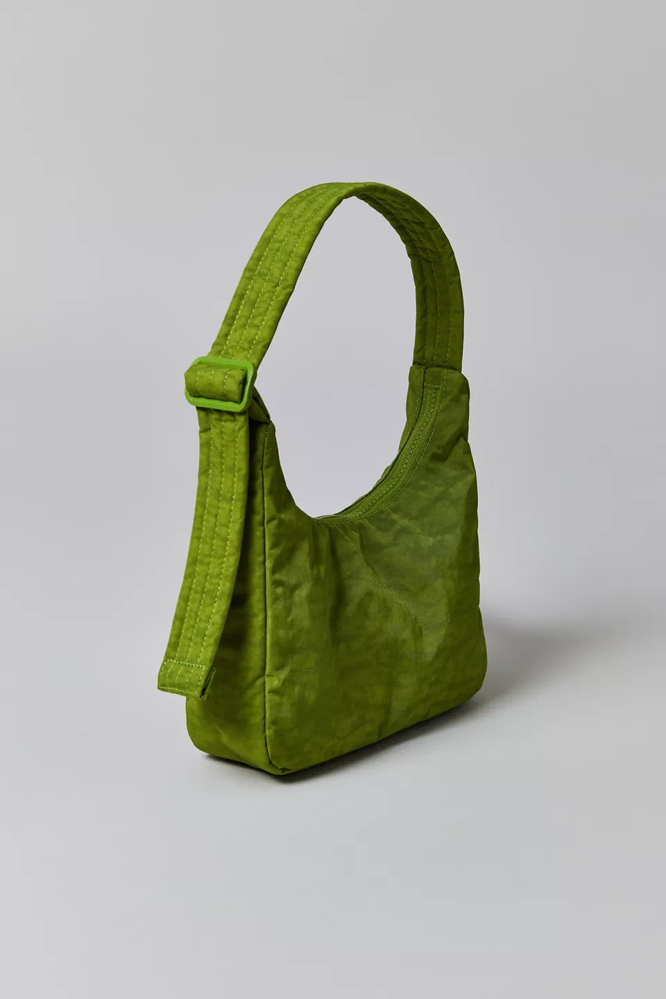 Bolsa BAGGU Mini Shoulder Bag em Nylon Reciclado
